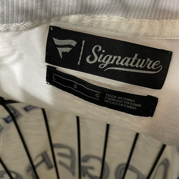 Signature LA DODGERS long sleeve tee. In excellent condition! Size LG - Picture 3 of 3